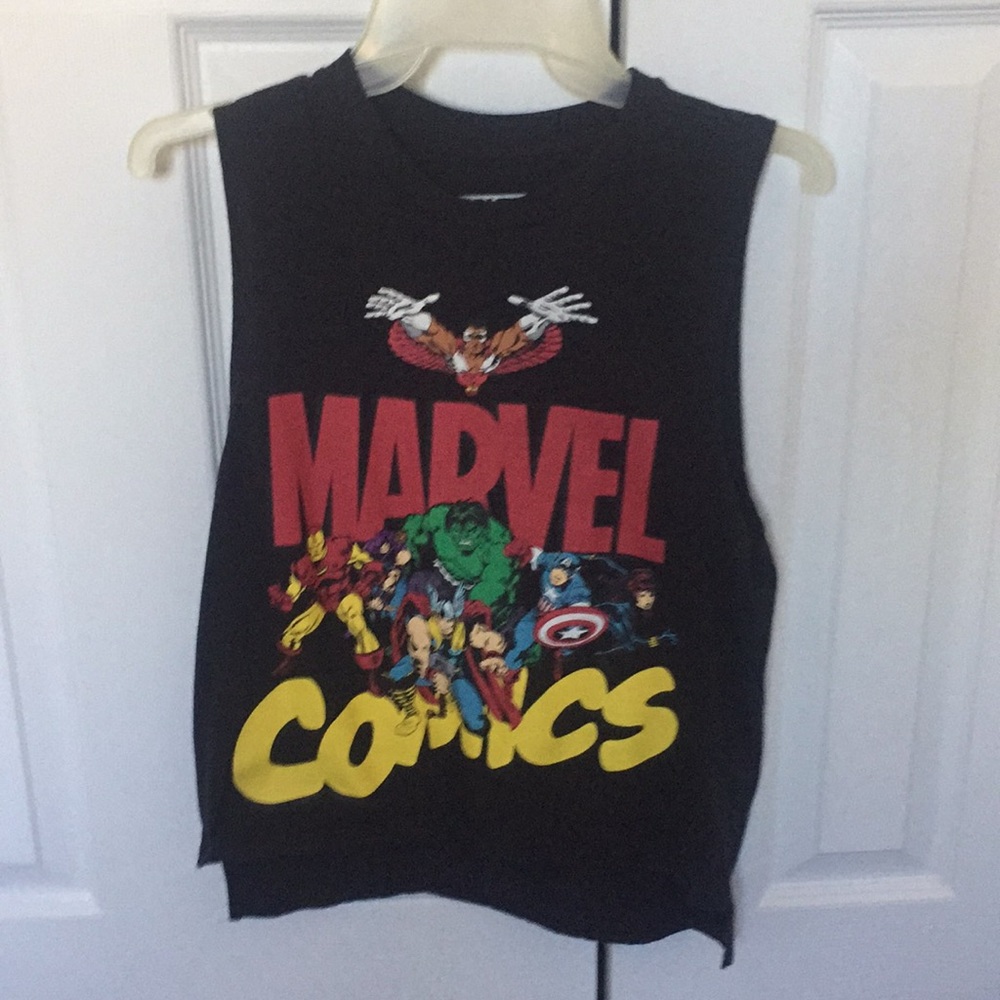 Cropped marvel shirt